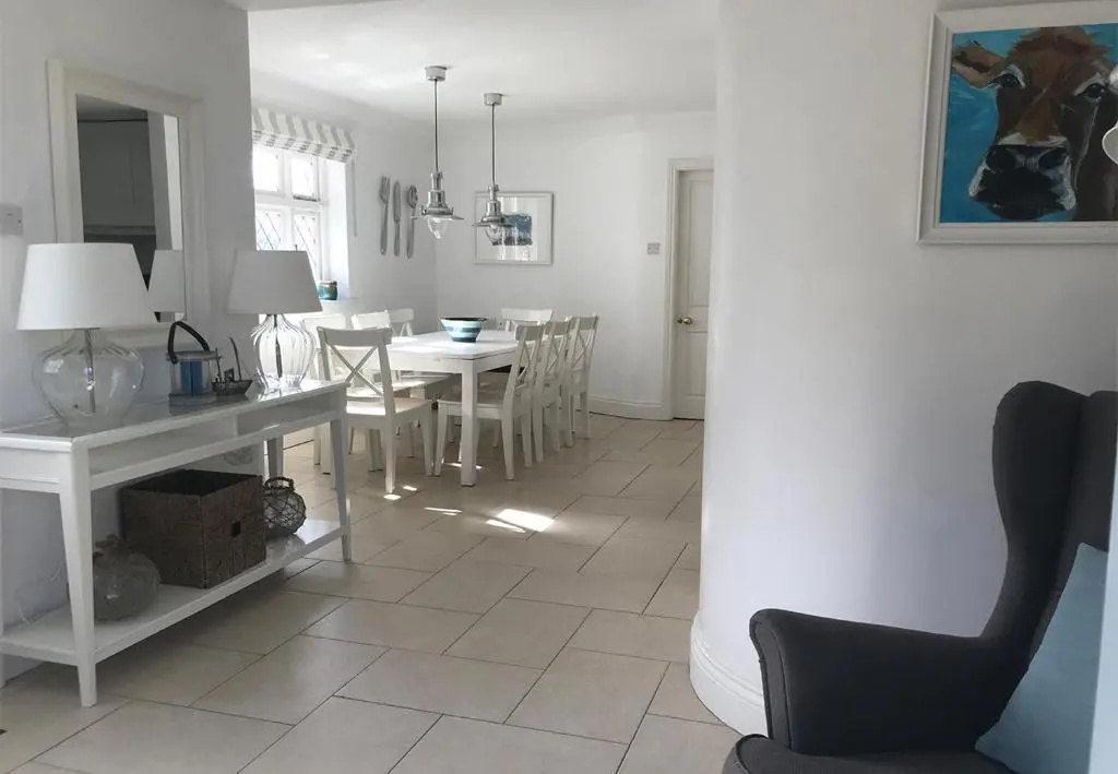 2 Bedrooms Cottage