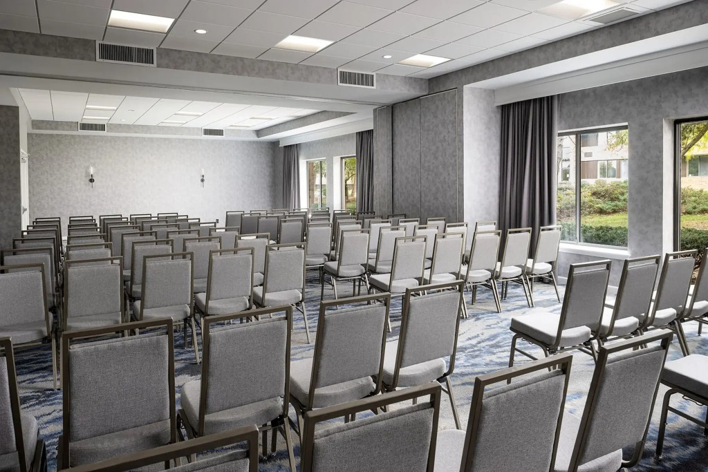 Sheraton Grand Rapids Airport Hotel - Général