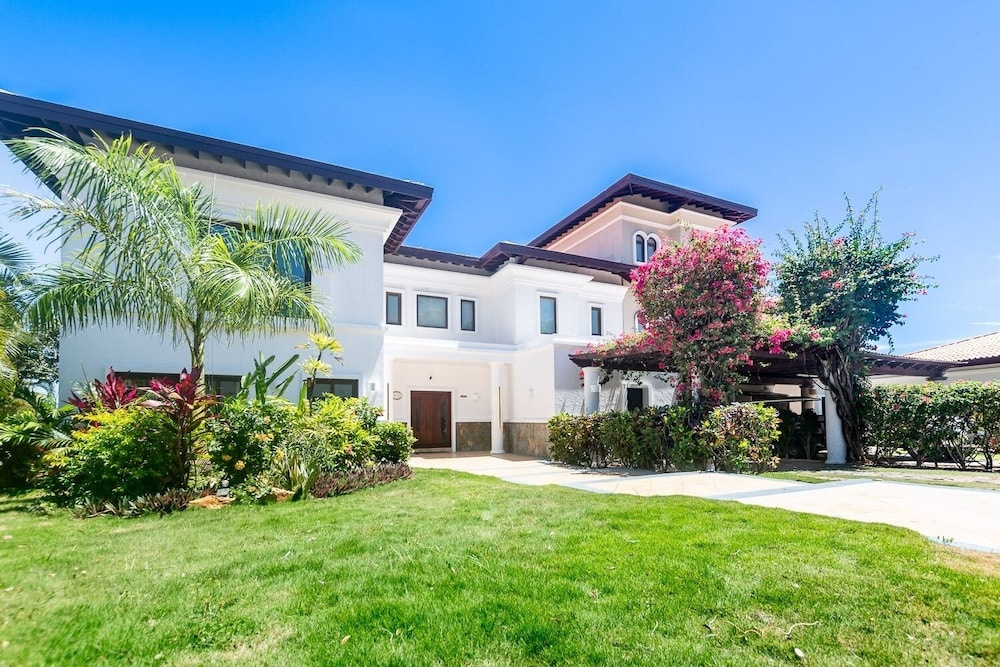 Pristine Bay 1005- Villa Loce 4 Bedroom Home