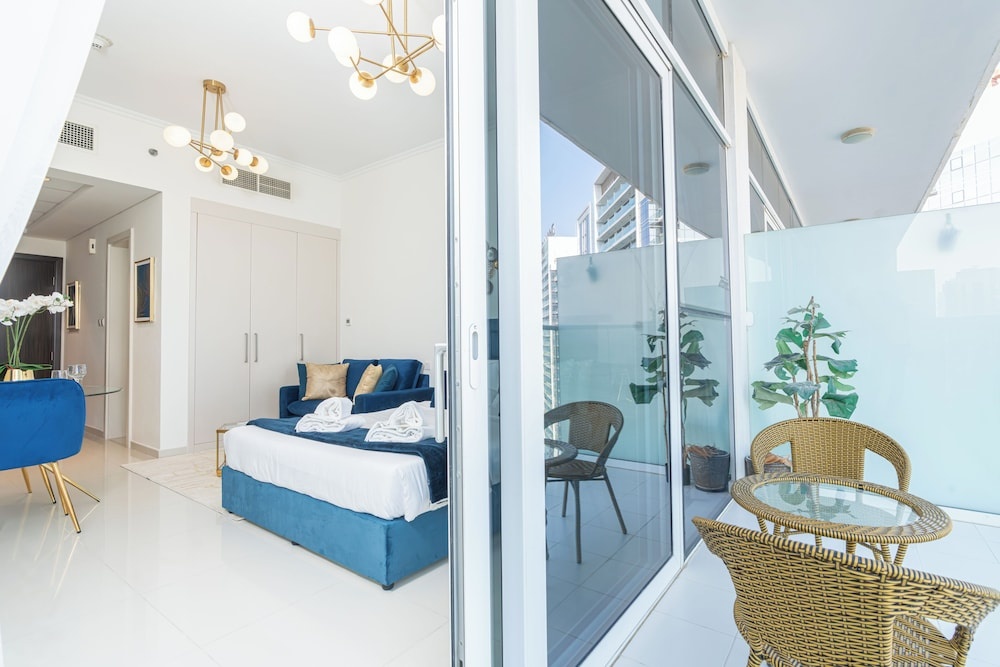 PVH - Classy Studio - Carson A — 3