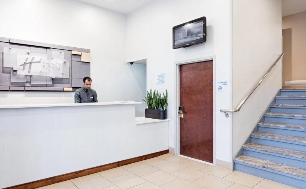 Holiday Inn Express Brooklyn - 3