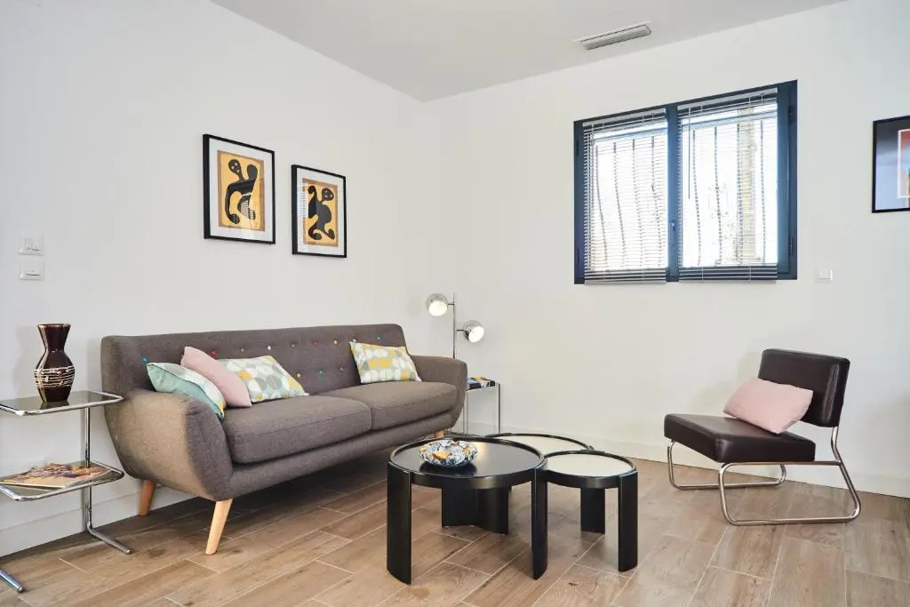 Apartment with garden view