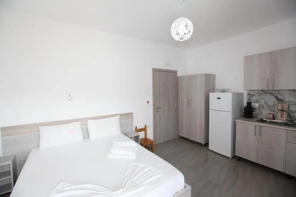 Standard Double room with balcony (full double bed)
