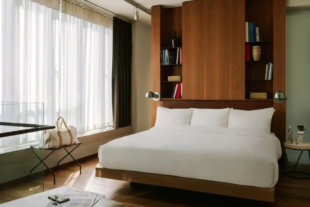 Double Suite (full double bed)