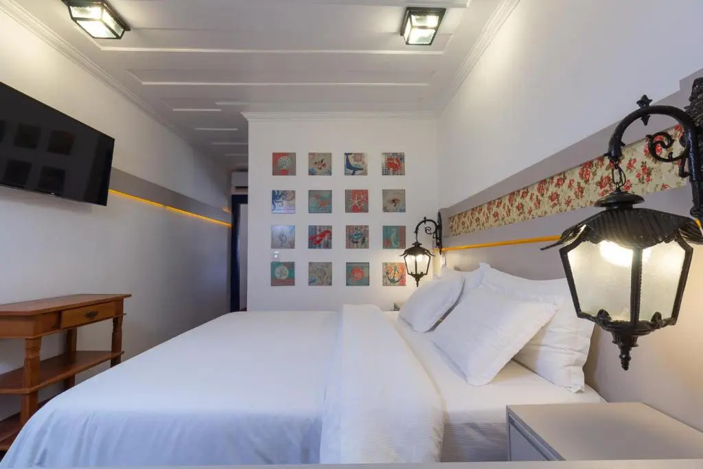 Double Suite full double bed