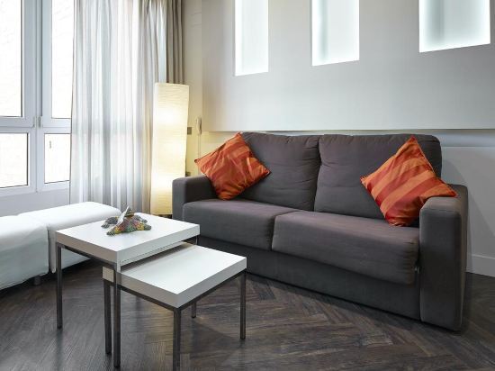 Apartaments Gaudint Barcelona Suites - 17