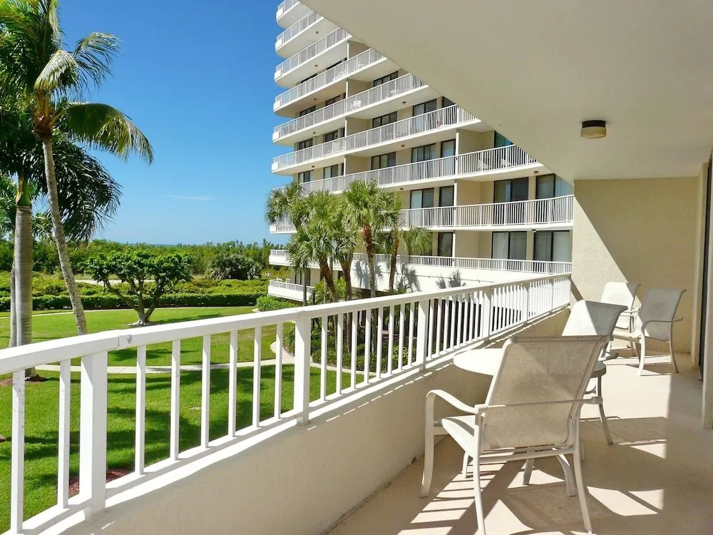 Ideal Beachfront Condo With Pool and two Balconies