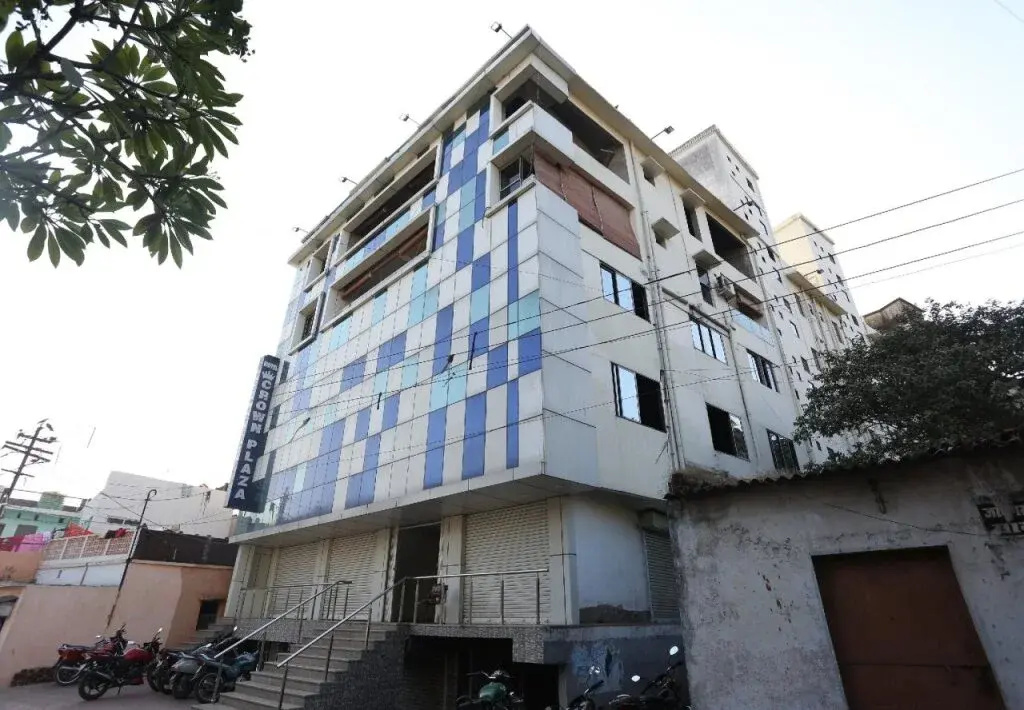 Hotel Crown Plaza By OYO Rooms