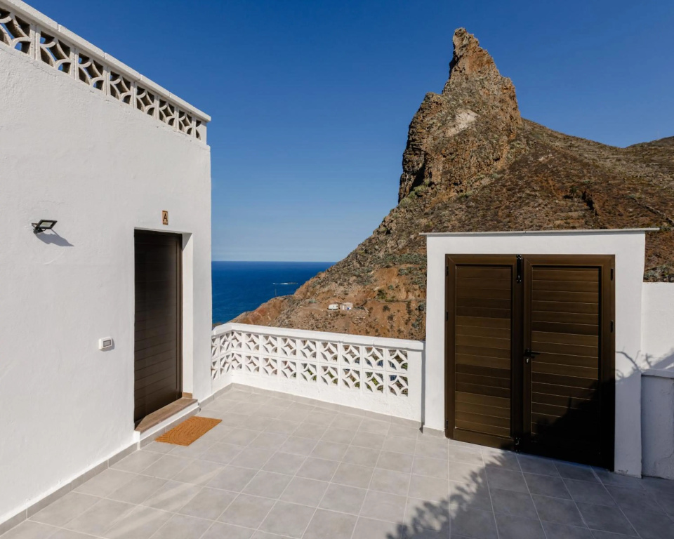 Anaga Ocean Views (B): Mountain and Beach Retreat