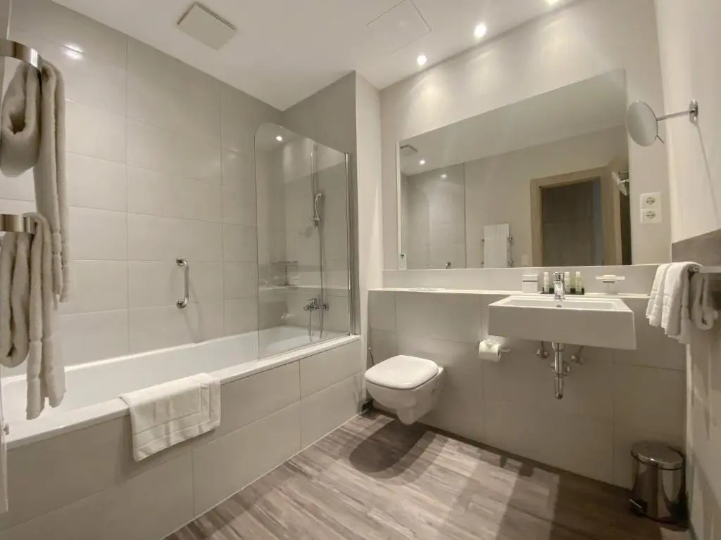 Deluxe Double room (full double bed)