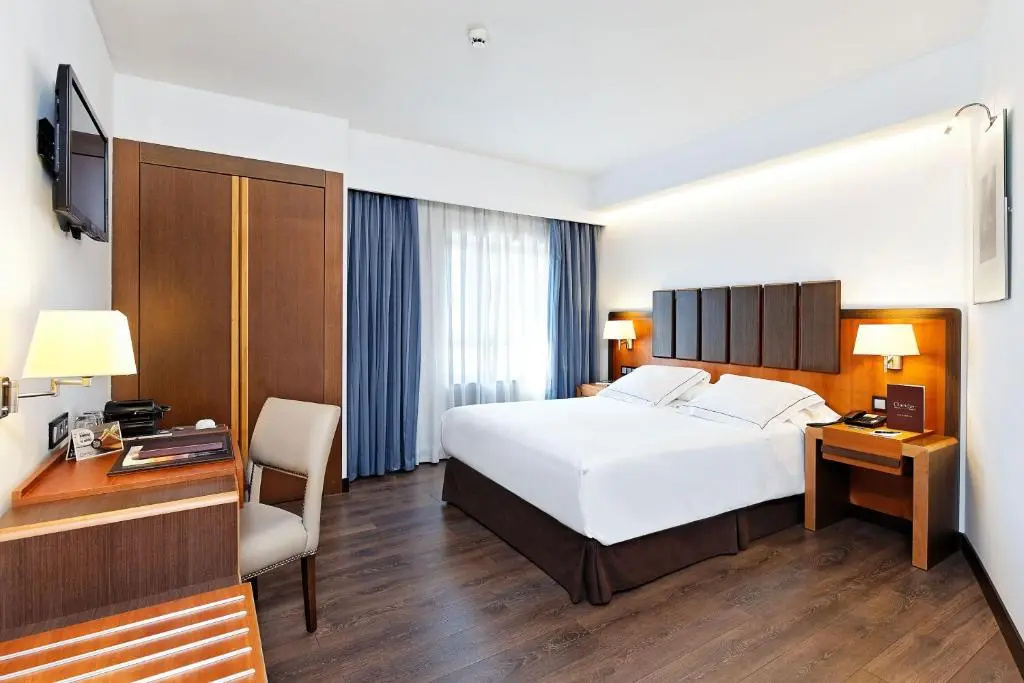 Double room (full double bed)