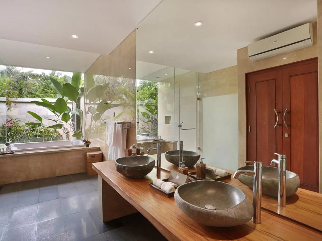 三臥室四人住宅，配有雙人床