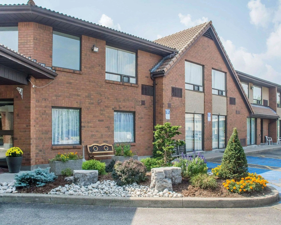 Comfort Inn Cambridge - Highway 401
