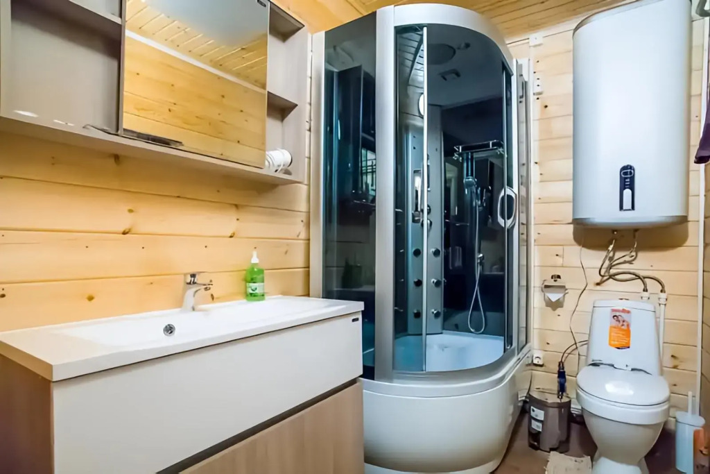 Коттедж с балконом и с видом на озеро в Горное озеро