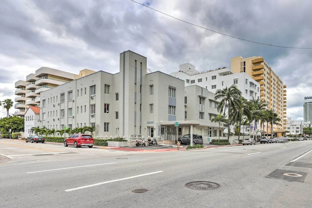 Sunny Miami Beach Condo Steps to Boardwalk!
