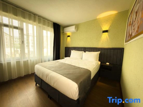 Standard Double room with balcony (full double bed)