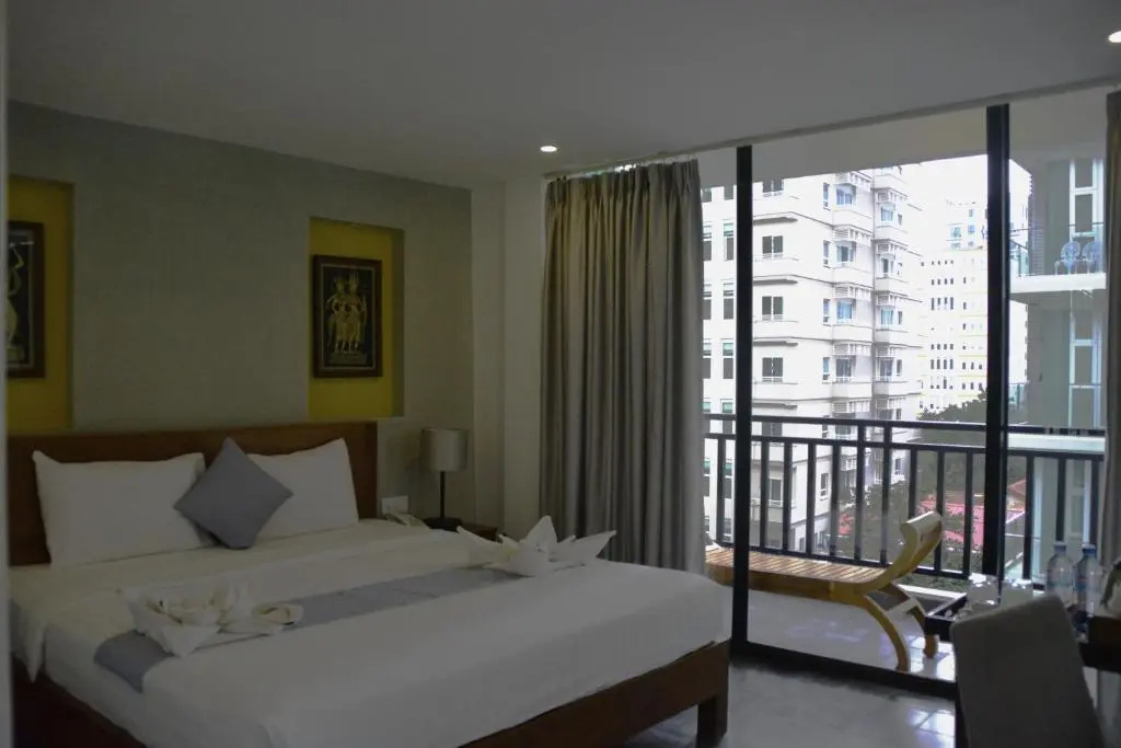 Deluxe Double room with balcony (full double bed)