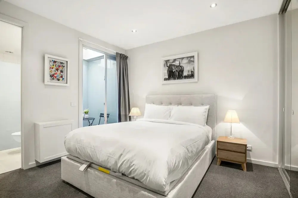 \"mila\" Trendy Prahran 1-bed Apartment With Balcony