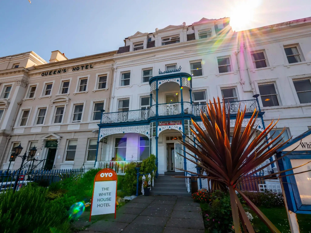 Whitehouse Hotel