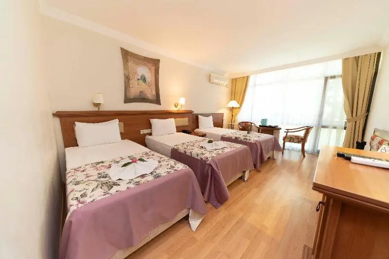 Standard Triple room with balcony