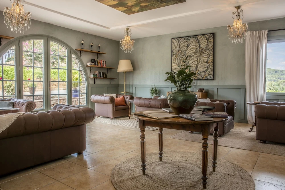 Lobby & Reception