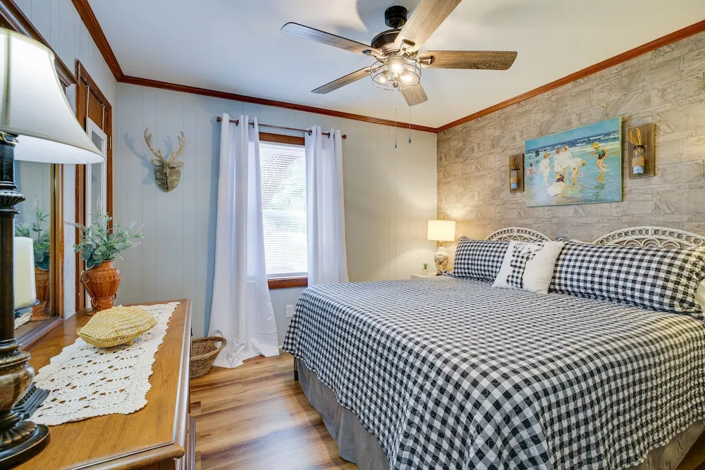 Oak Island Vacation Rental w/ Decks, Walk to Beach