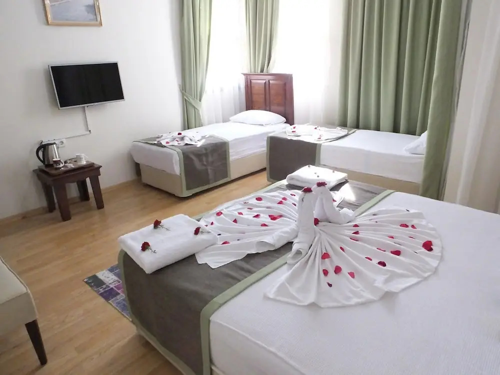 1 Bedroom Deluxe Quadruple room with city view