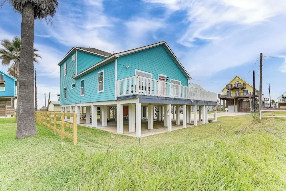 Steps to Surfside Beach: Large Group Gulf Retreat