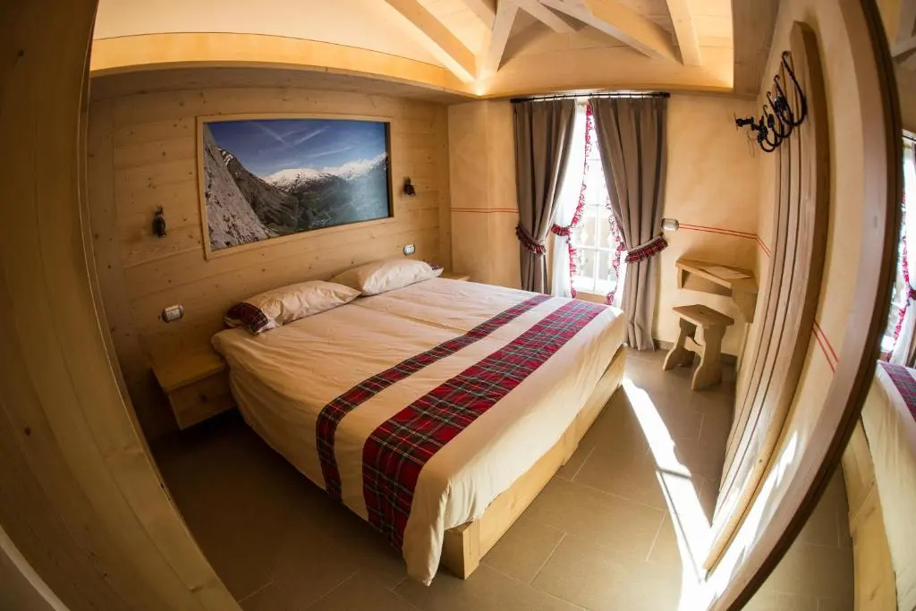 Standard Double room with mountain view (full double bed)