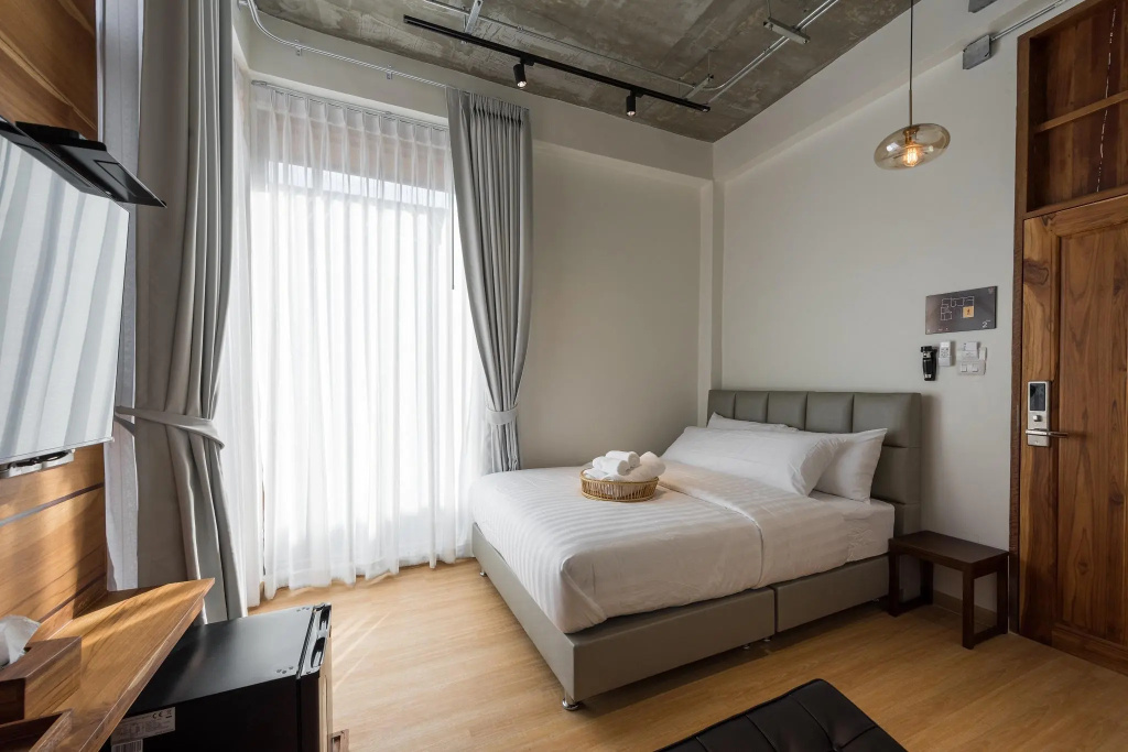 Deluxe Double room (full double bed)