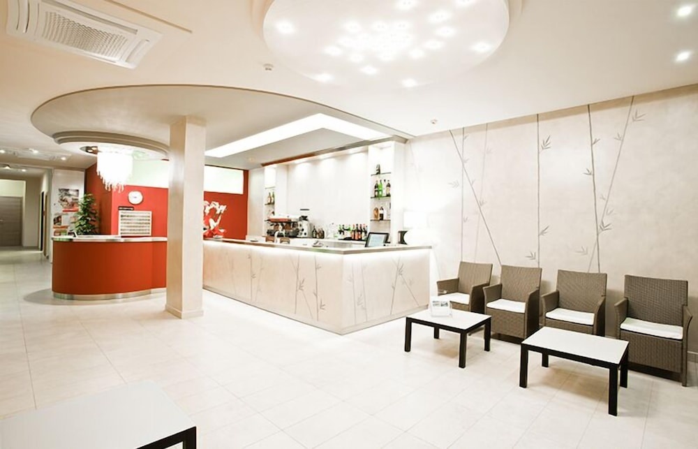 Cosmopol Hotel — 2