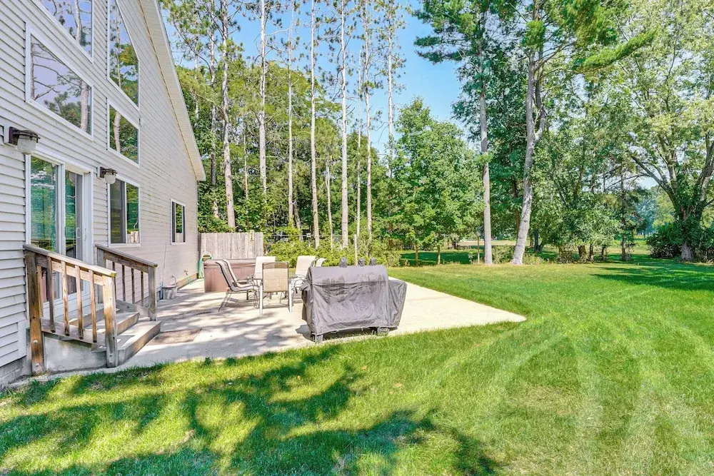 Spacious Whitehall Home w/ Hot Tub + Game Room