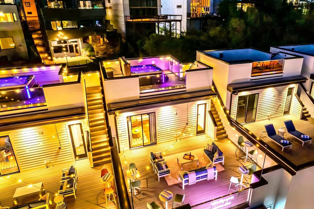 Luxury Stay With Rooftop Views in Prime Location