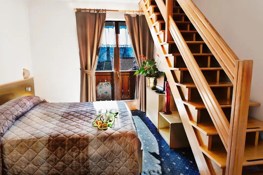 Standard Double room with balcony (full double bed)