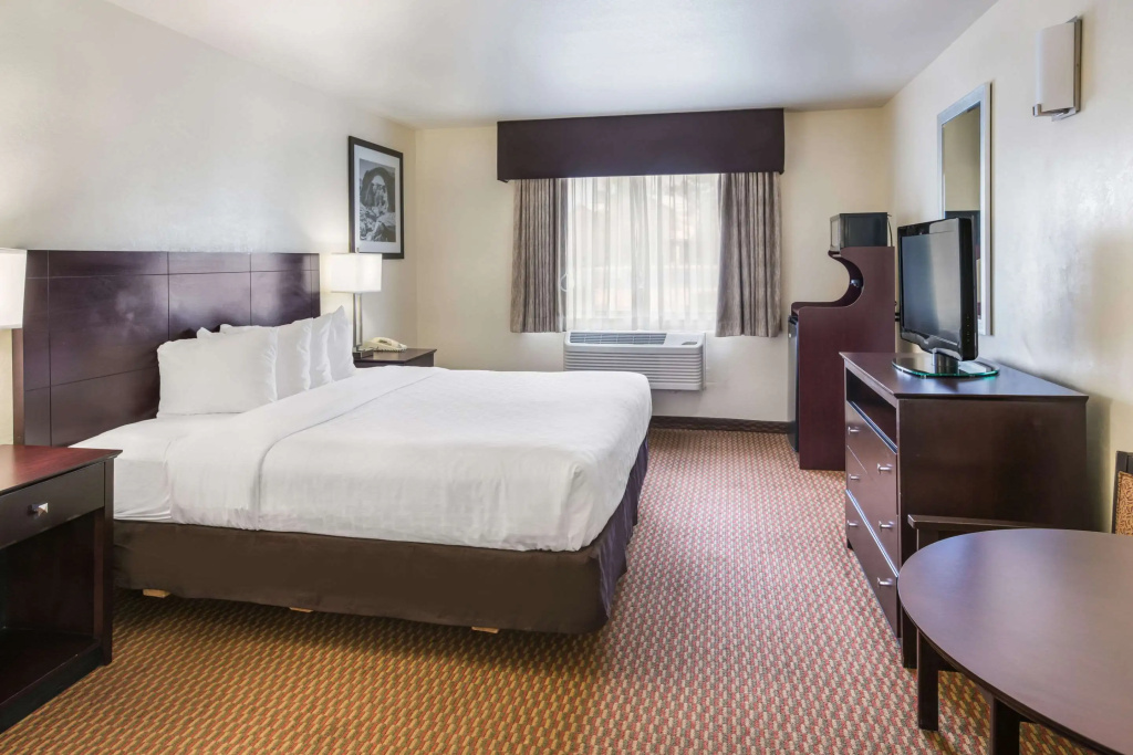 Standard Double room (full double bed)