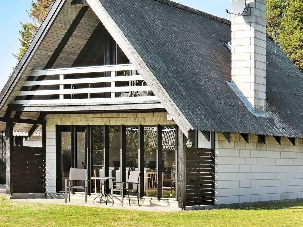 Classic Holiday Home in Hals near Sea