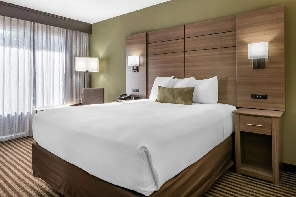 Standard room with courtyard view
