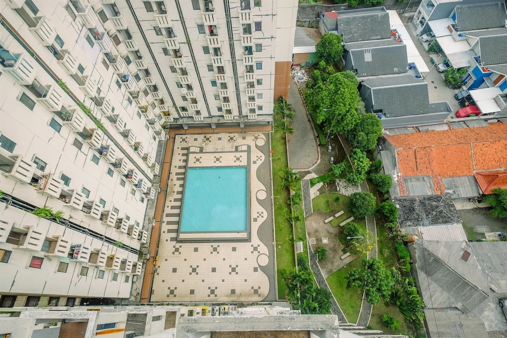 Simple And Cozy Living 2Br At Cibubur Village Apartment