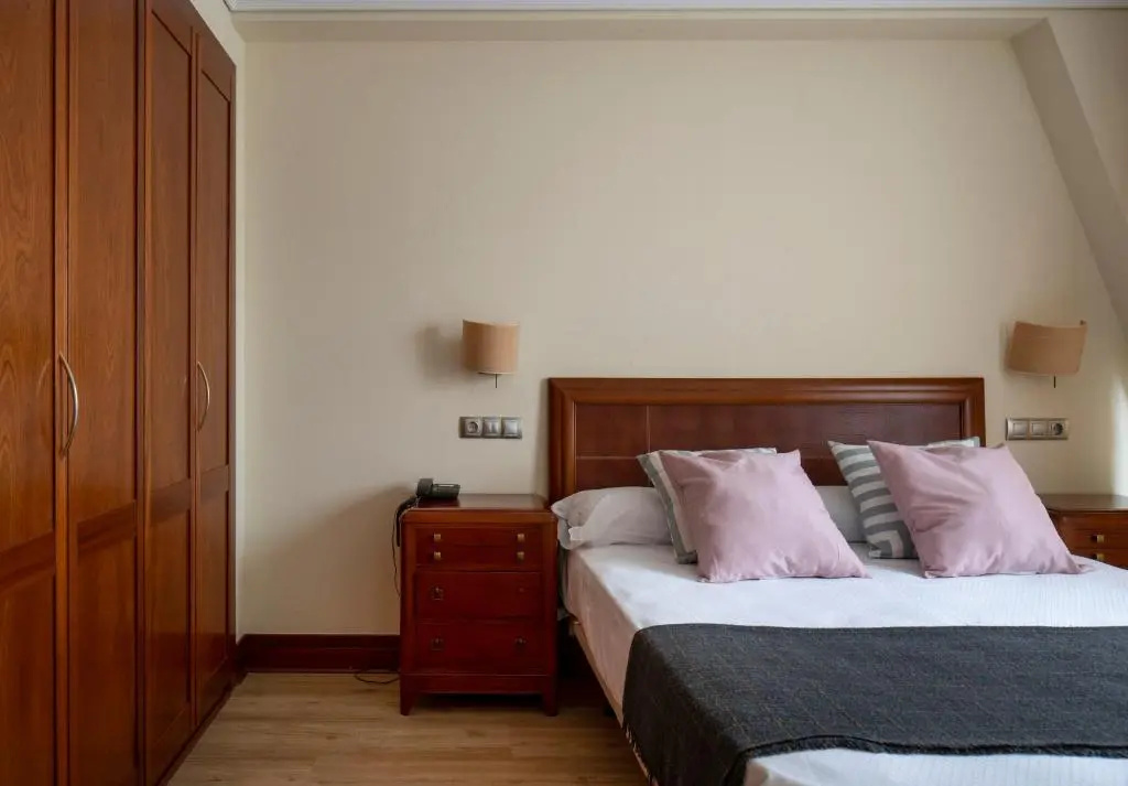 2 Bedrooms Apartment