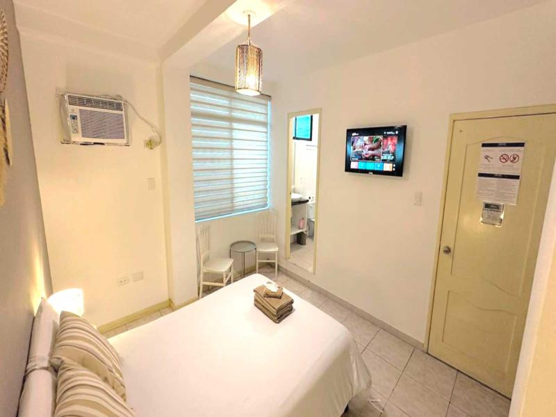 Business Double room (full double bed)