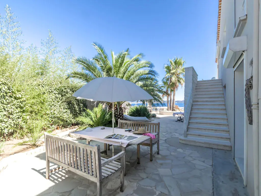 Luxurious villa in Les Issambres with Jacuzzi