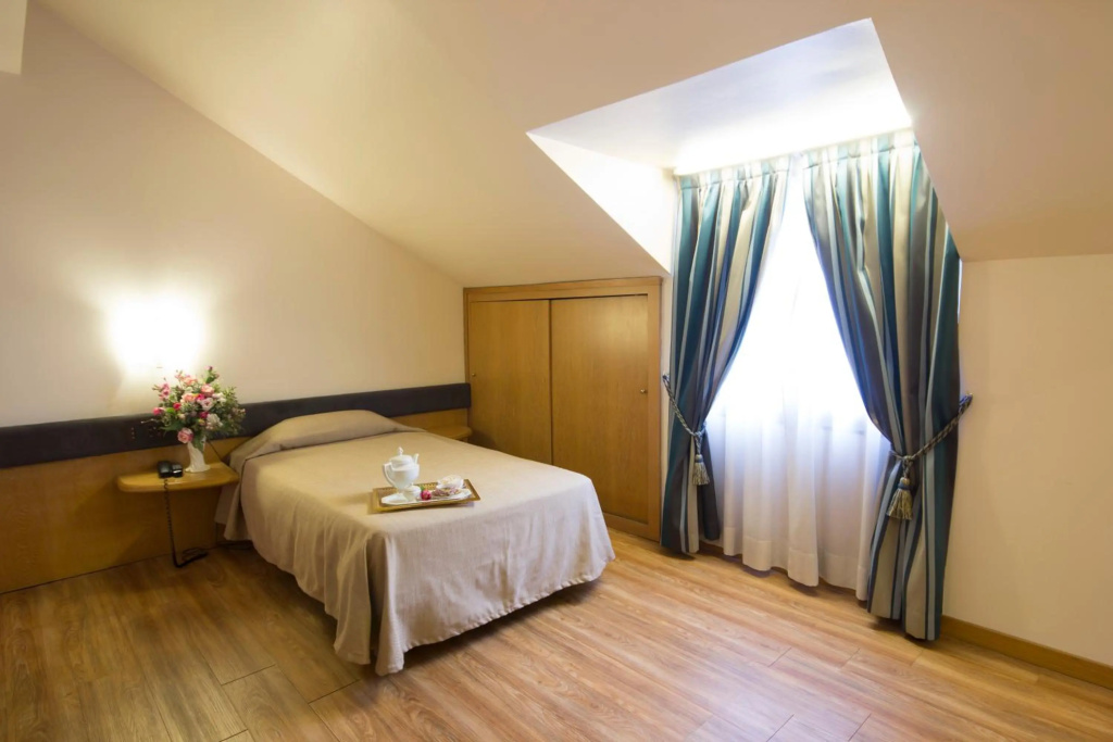 Albert Hotel — 4