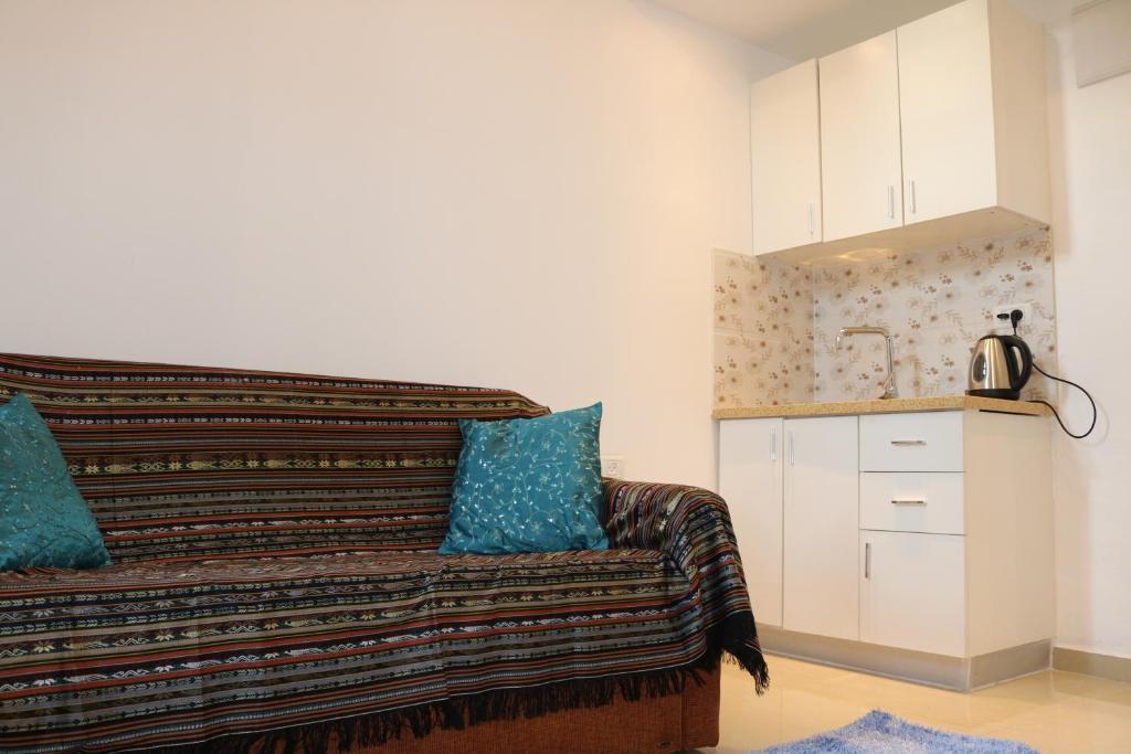 Jerusalem Garden Home by null