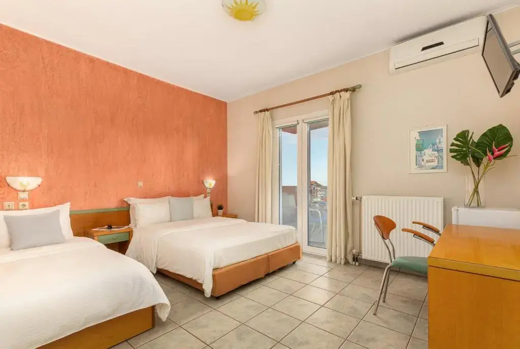 Standard Triple room with sea view
