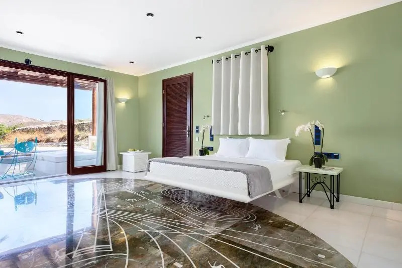 Deluxe Double Suite (full double bed)