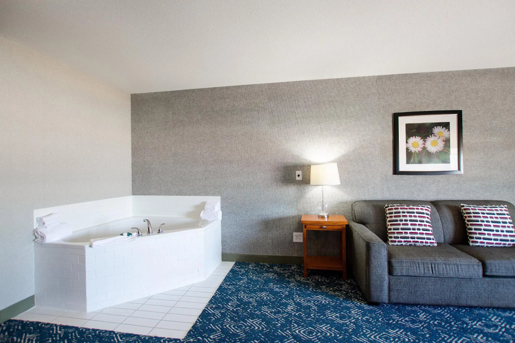 Double Suite (full double bed)