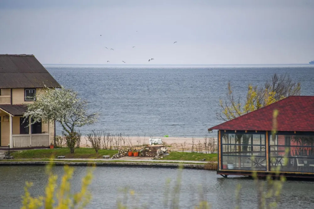 Standard Double room with balcony and with lake view (full double bed)