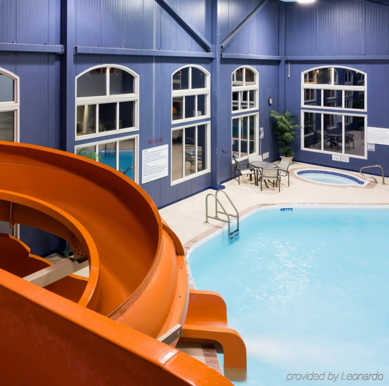 Radisson Hotel & Suites Fort McMurray - фото 24