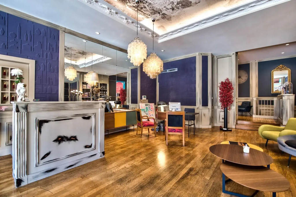 Hotel Des Beaux Arts by null