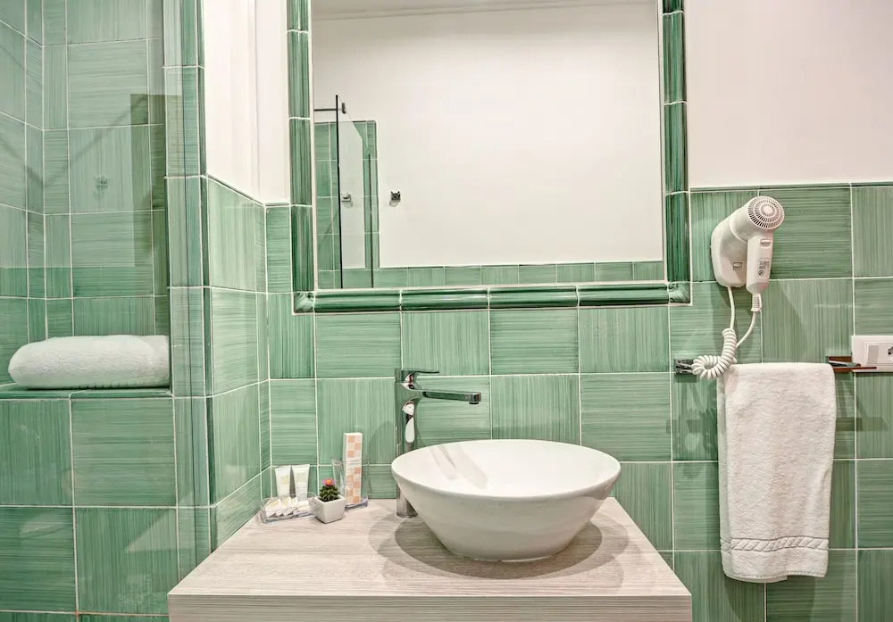 Standard Double room with partial ocean view (full double bed)